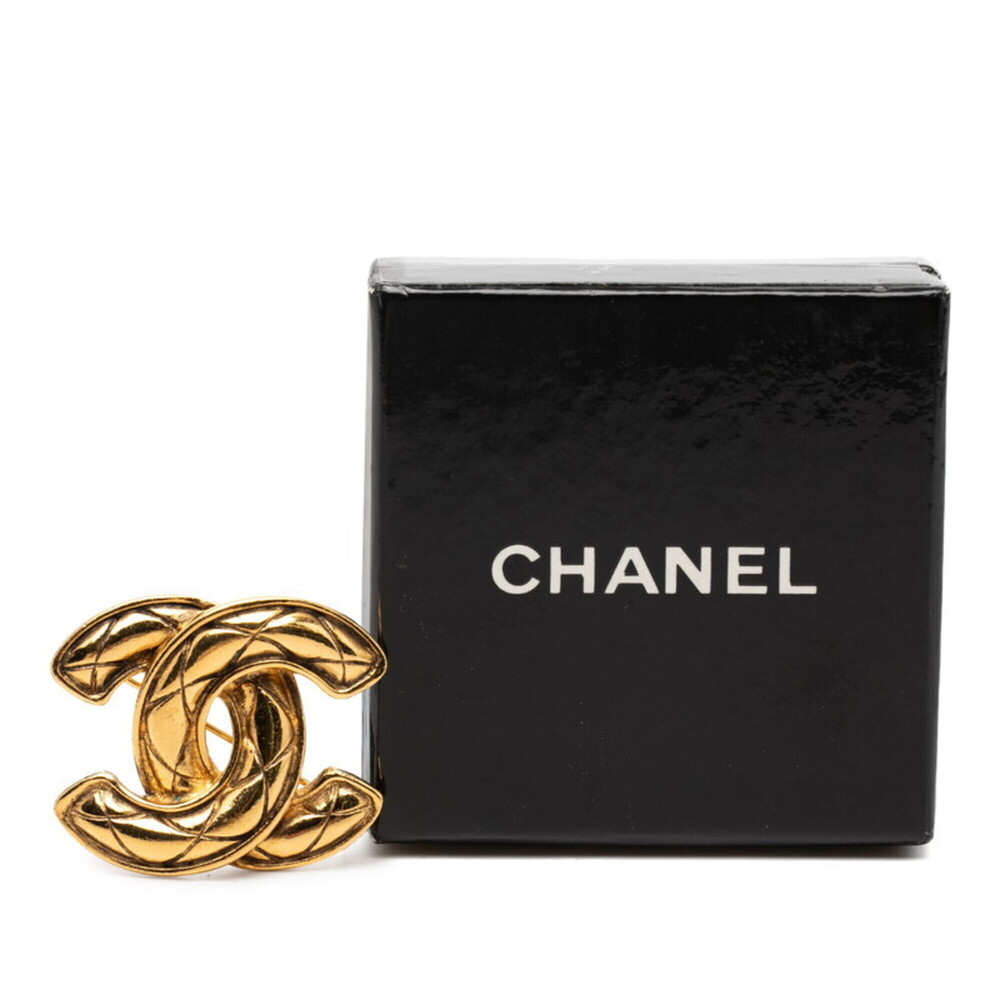 CHANEL Gold Logo Brooch - Picture 4 of 4
